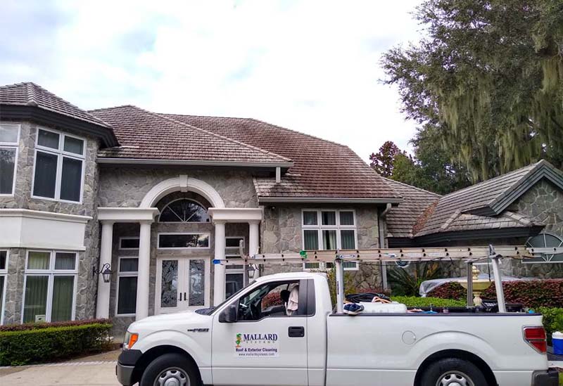 Orlando home before Mallard roof cleaning